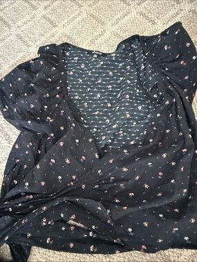 Madewell Black Floral V-Neck Puff Sleeve Blouse